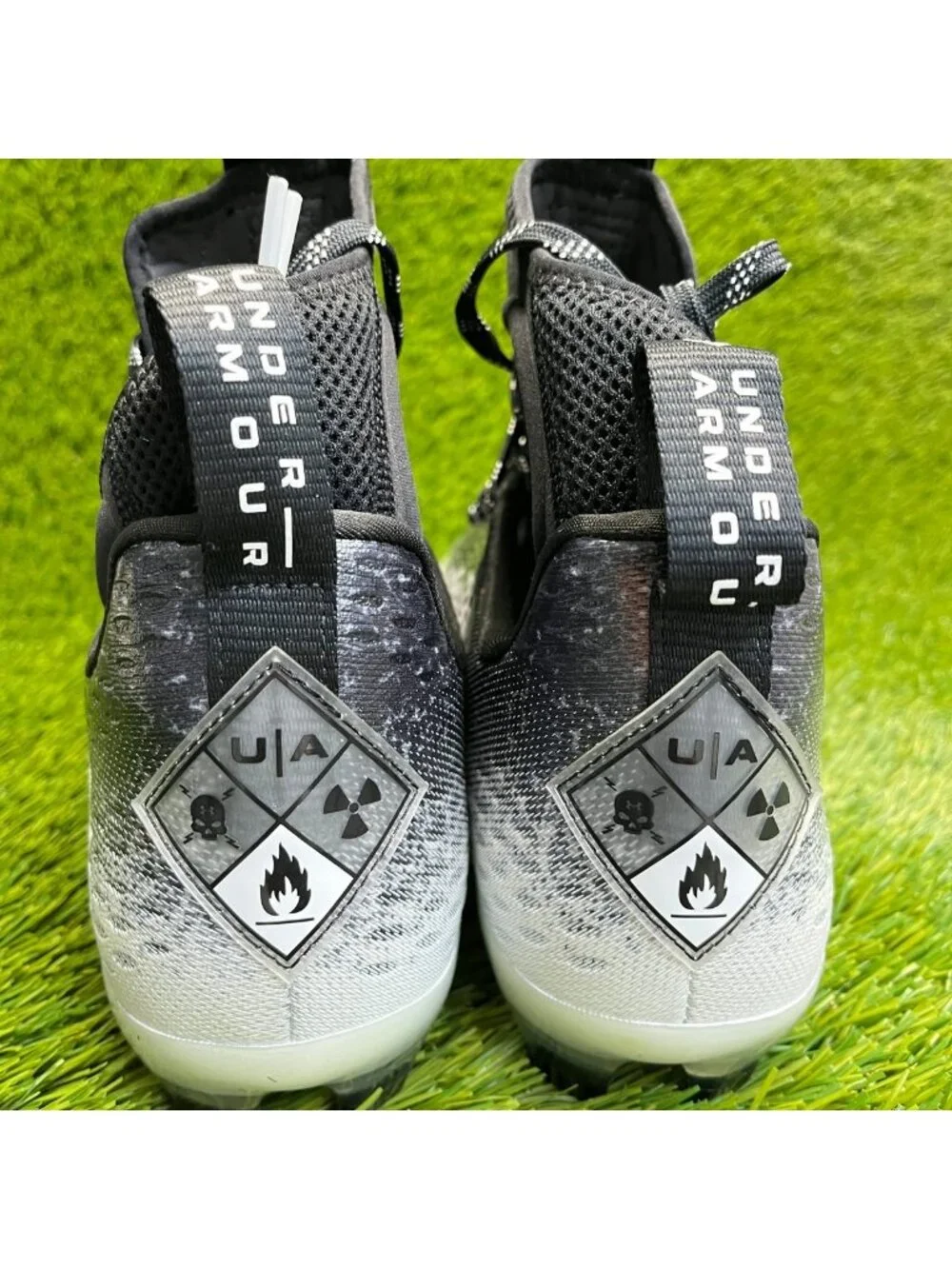Under Armour Spotlight Lux MC 2.0 Mens Size 13 Black White Football Cleats
